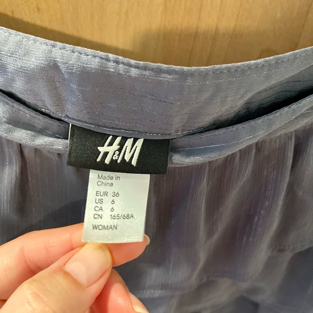 HM Ladies Sparkle Grey Mini Skirt size 6 side zip - Picture 2 of 3